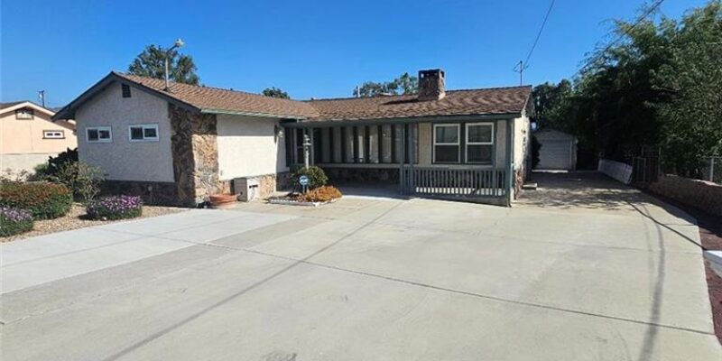 Elegant 4-Bedroom Corner Lot Home in Corona – For Sale